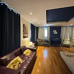 Charlotte Deluxe Apartament Near Piazza Unita