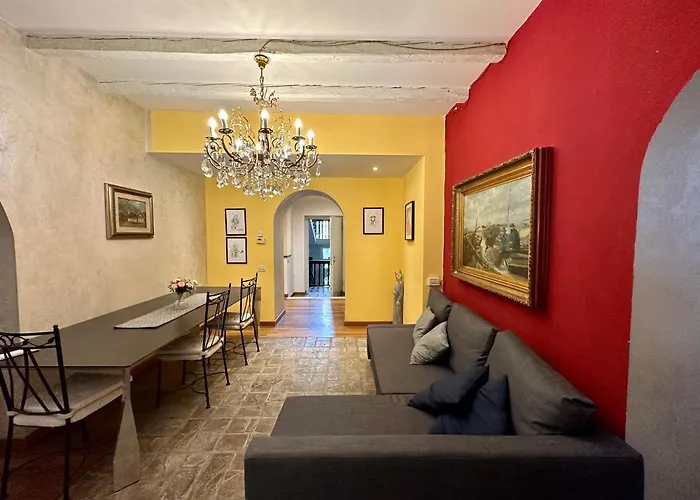 Charlotte Deluxe Apartament Near Piazza Unita