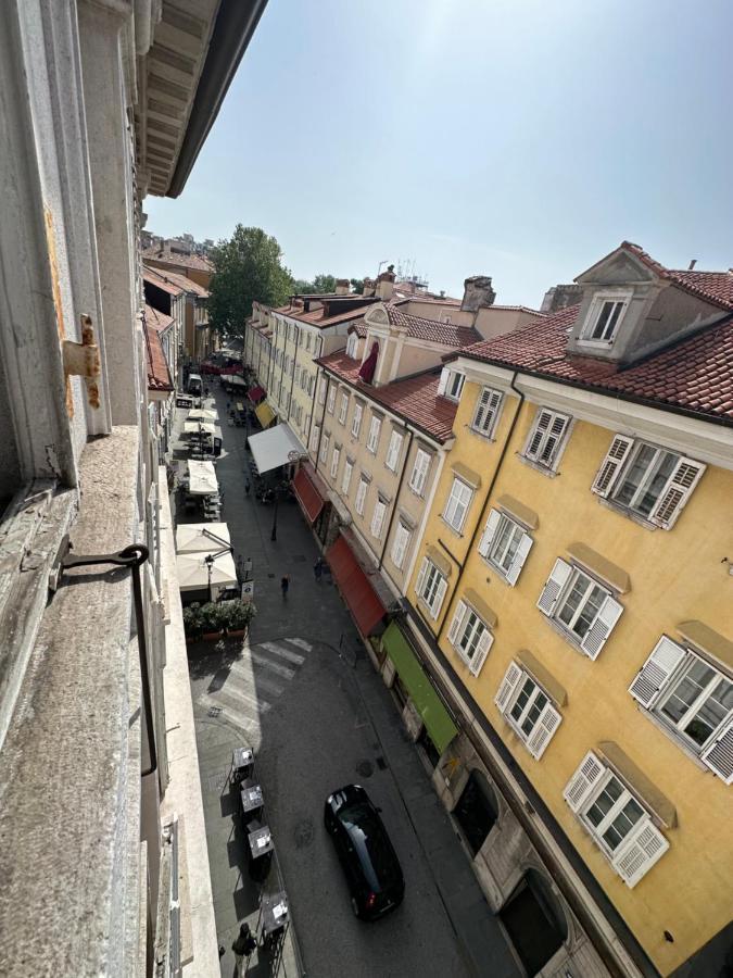 Appartamento Charlotte Deluxe Apartament Near Piazza Unita *